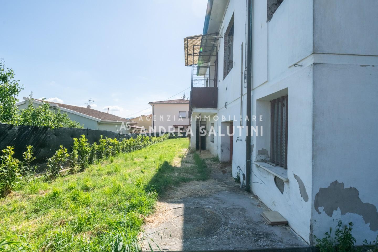 Casa indipendente con giardino, Buti cascine