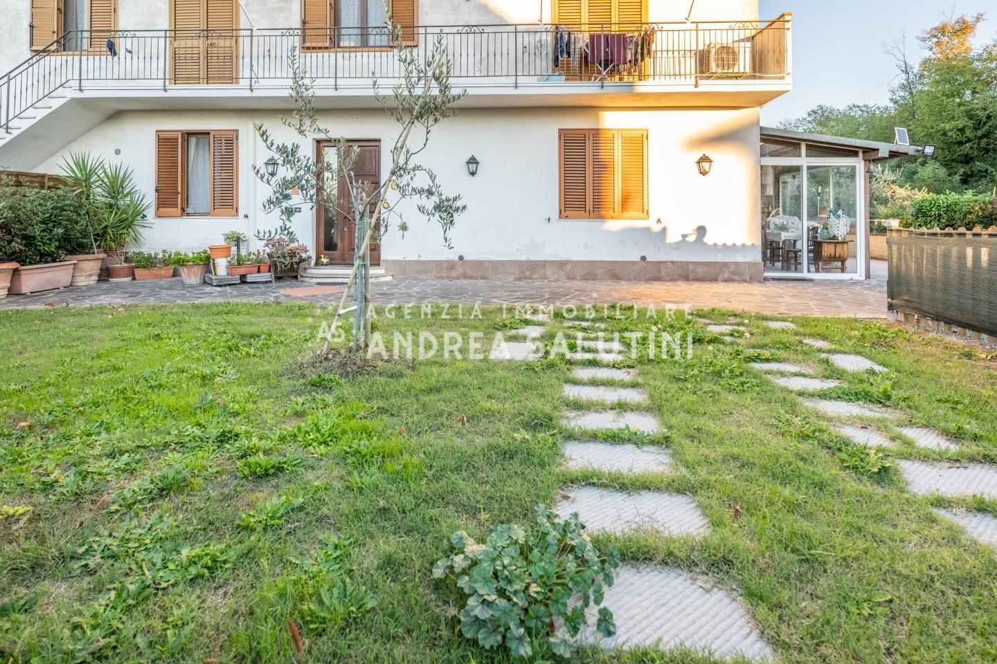 Villa con giardino a Palaia