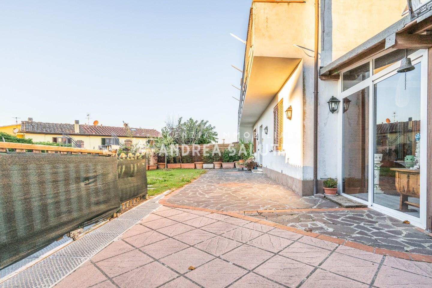 Villa con giardino a Palaia