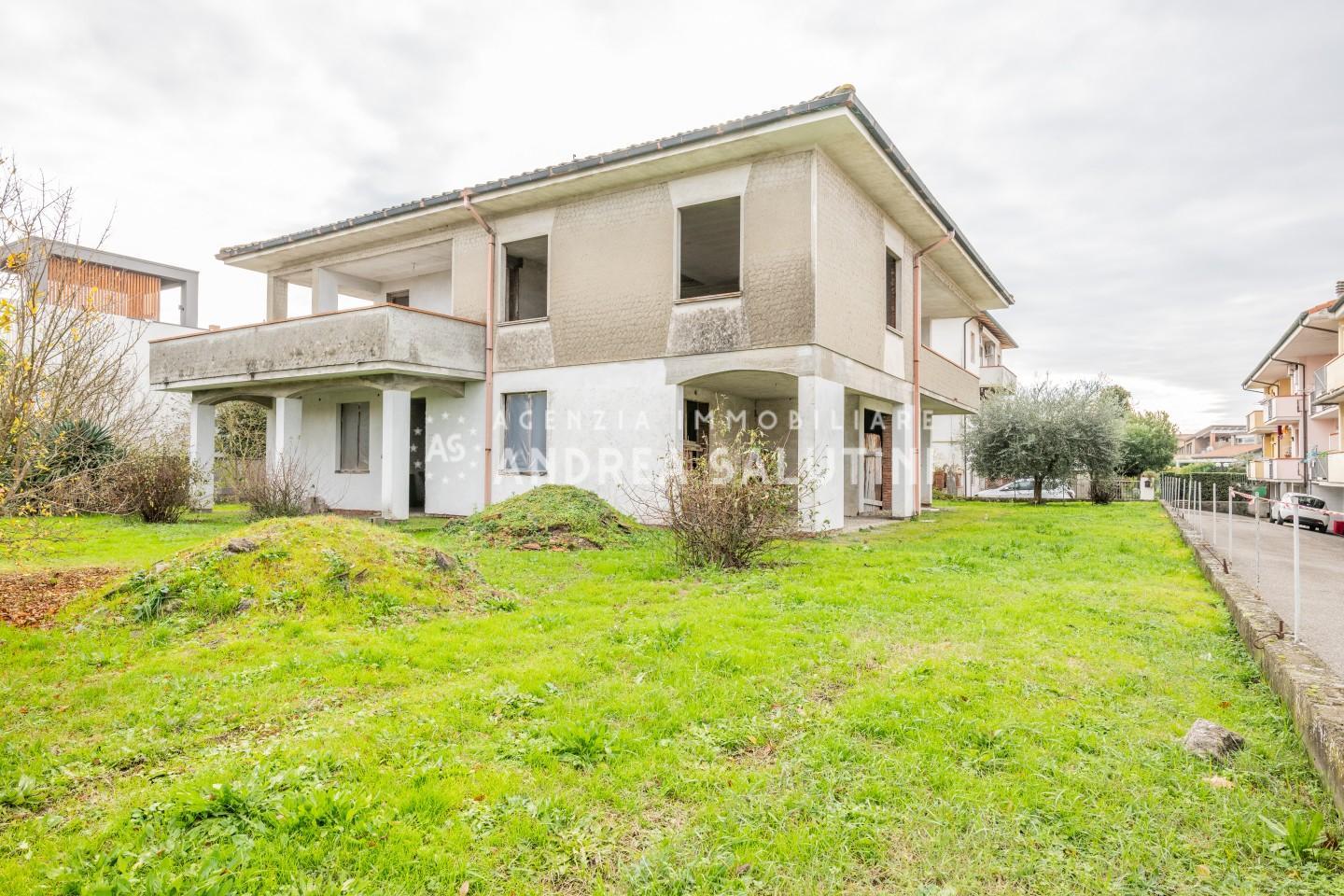 Villa con giardino, Calcinaia oltrarno