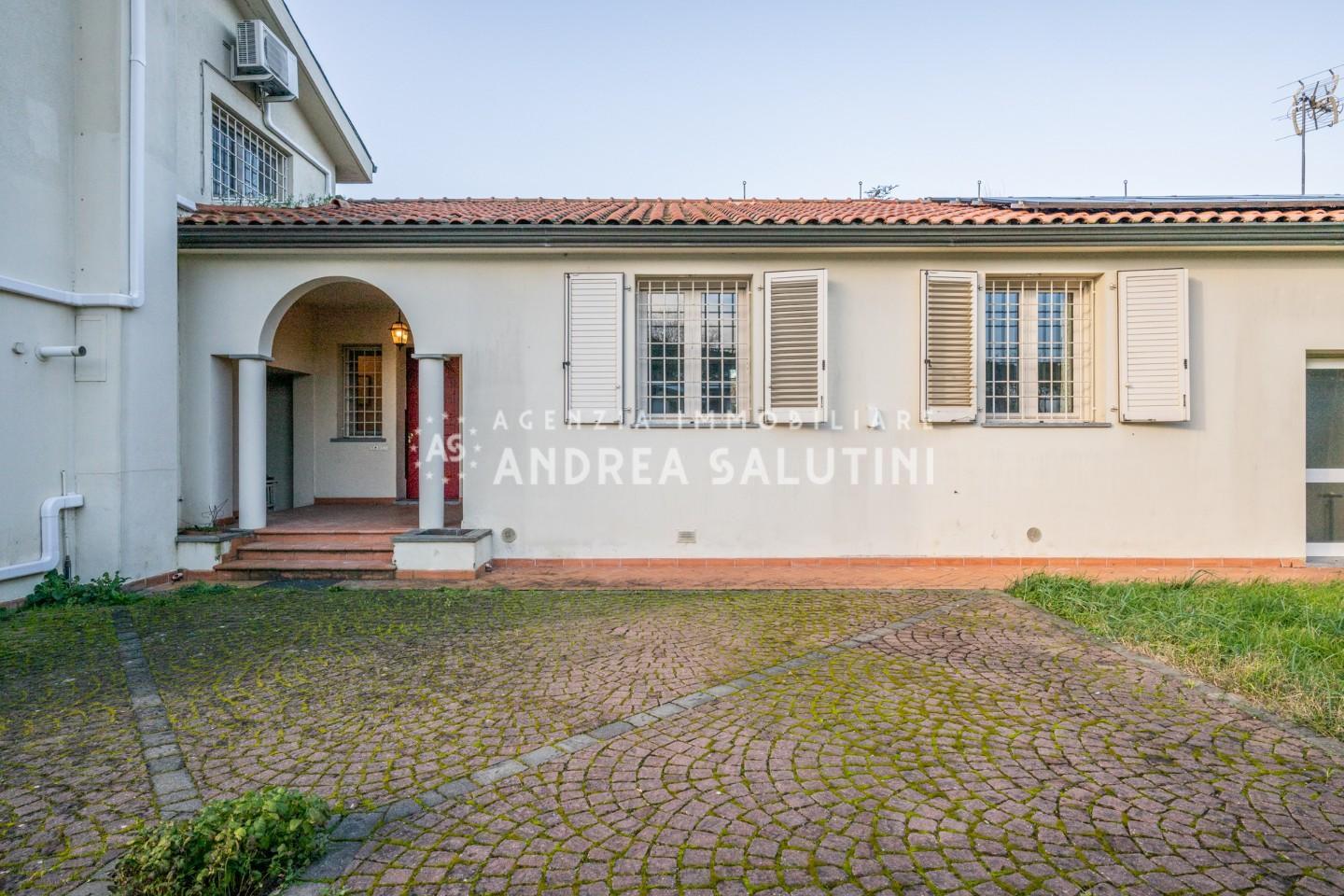 Villa Bifamiliare con giardino, Pontedera stadio,centro scolastico