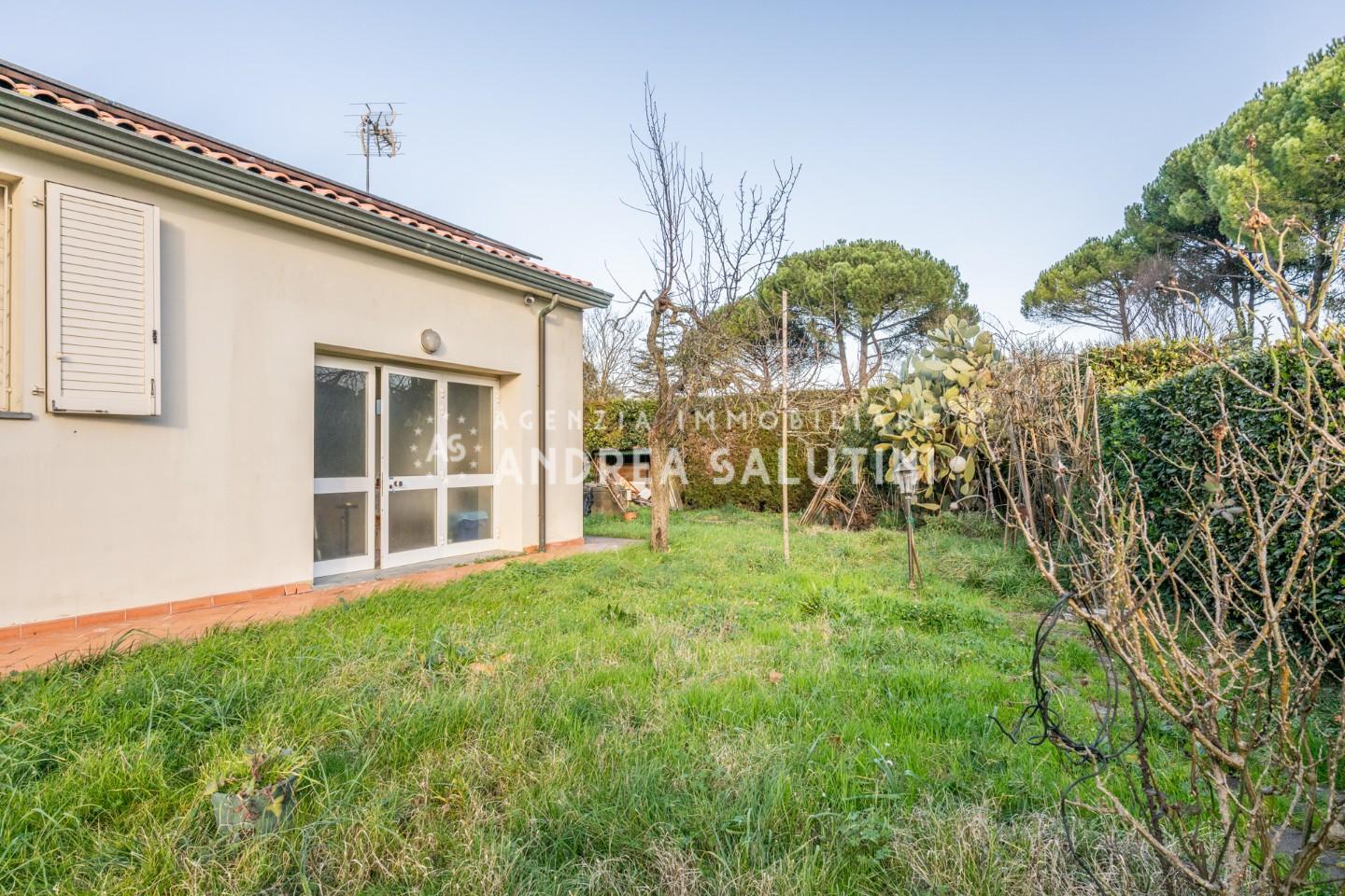 Villa Bifamiliare con giardino, Pontedera stadio,centro scolastico