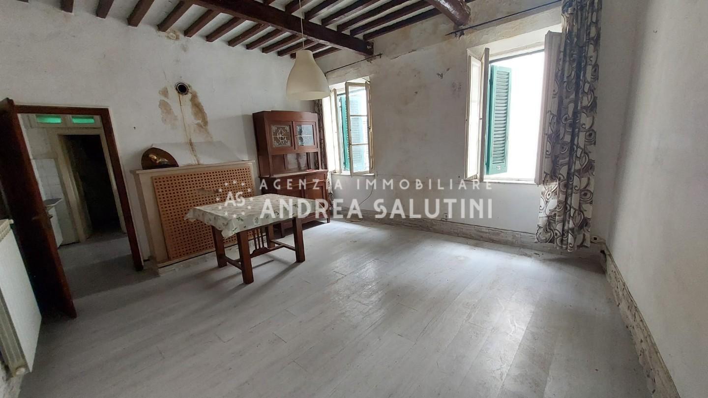 Trilocale con terrazzo a Buti