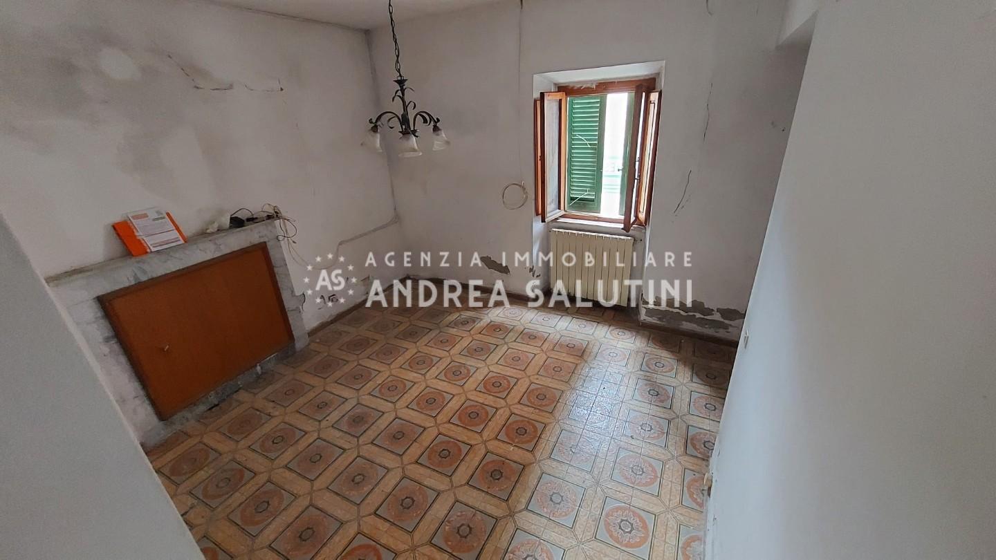 Casa indipendente da ristrutturare a Buti