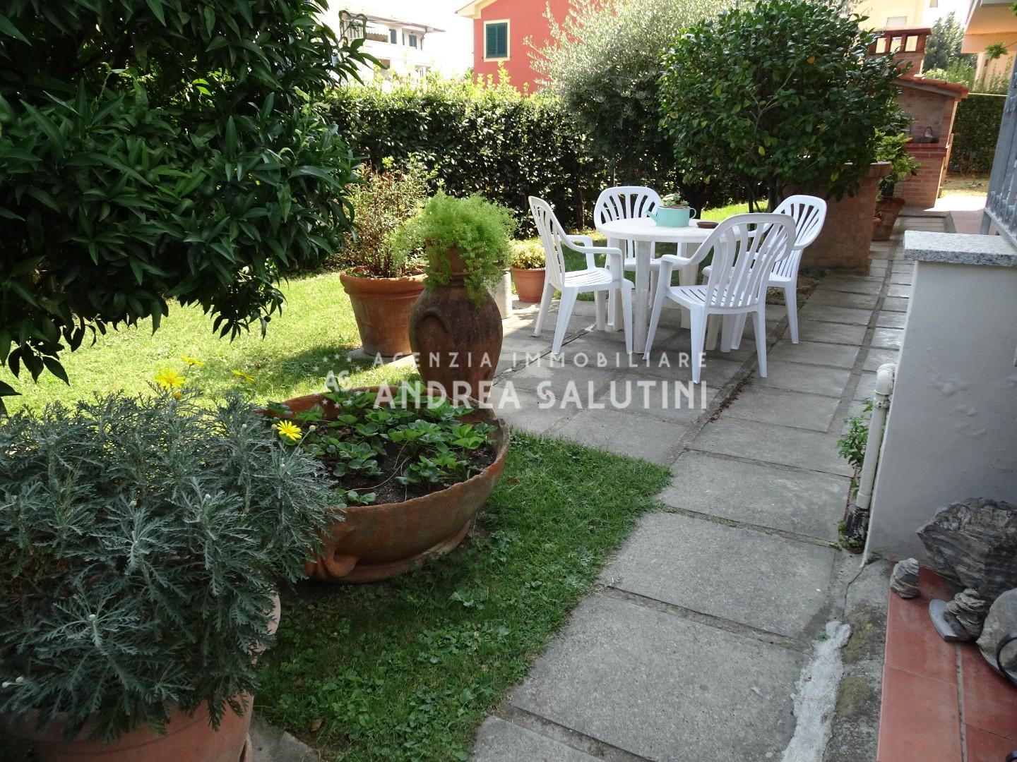 Villa con giardino, Buti cascine