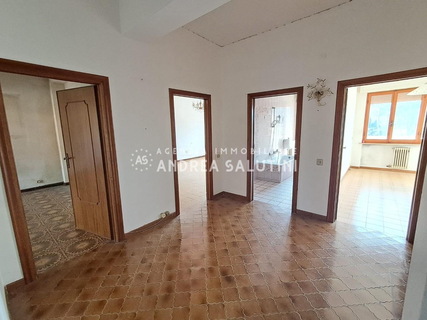 Appartamento con terrazzi, Buti la croce