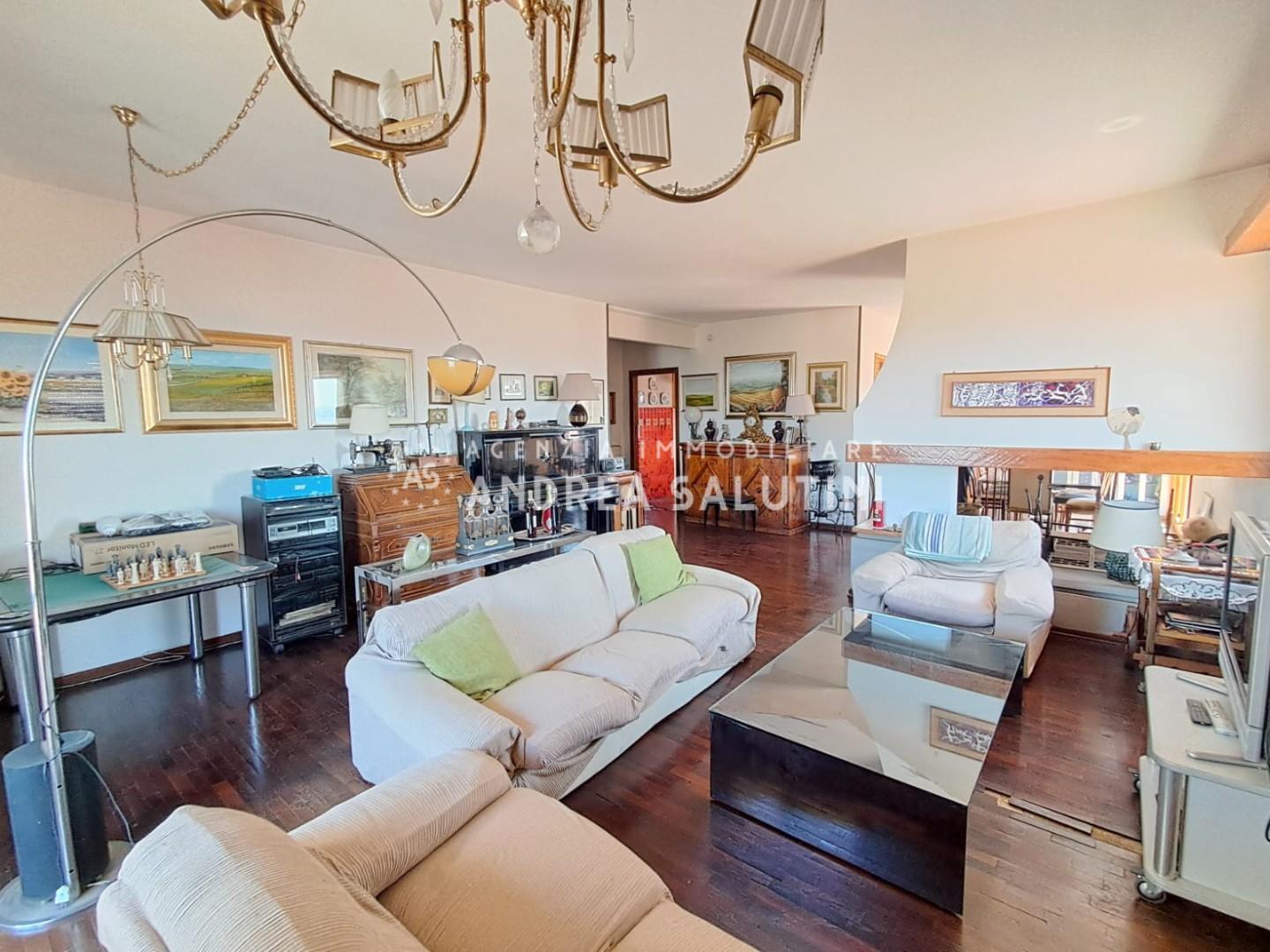 Attico con terrazzo, Pontedera centro