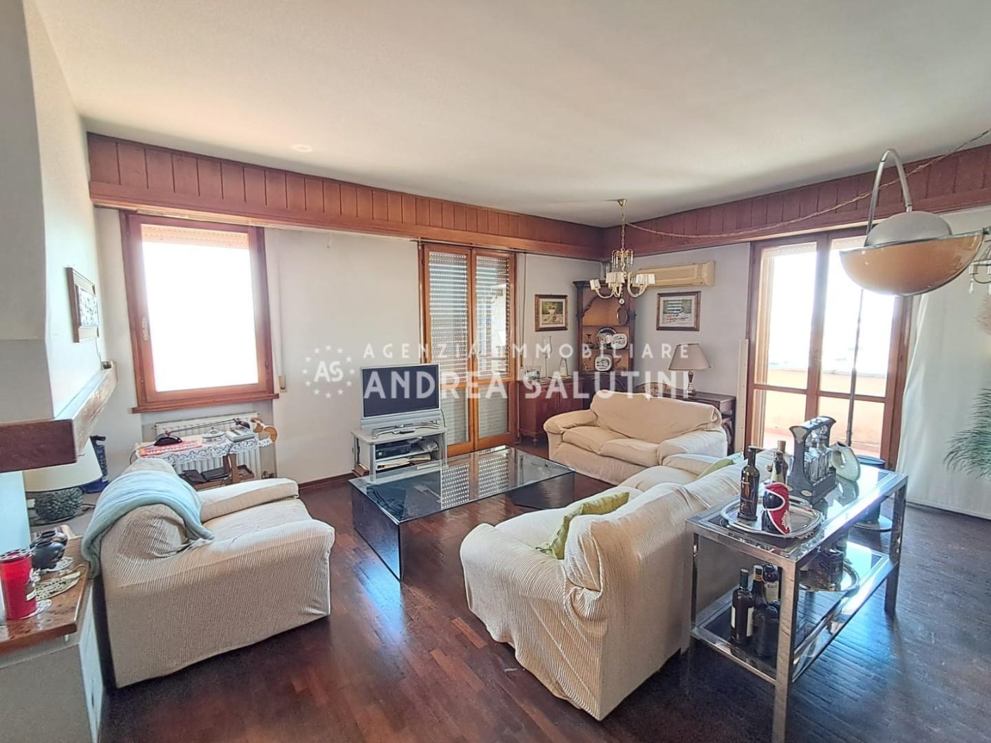 Attico con terrazzo, Pontedera centro