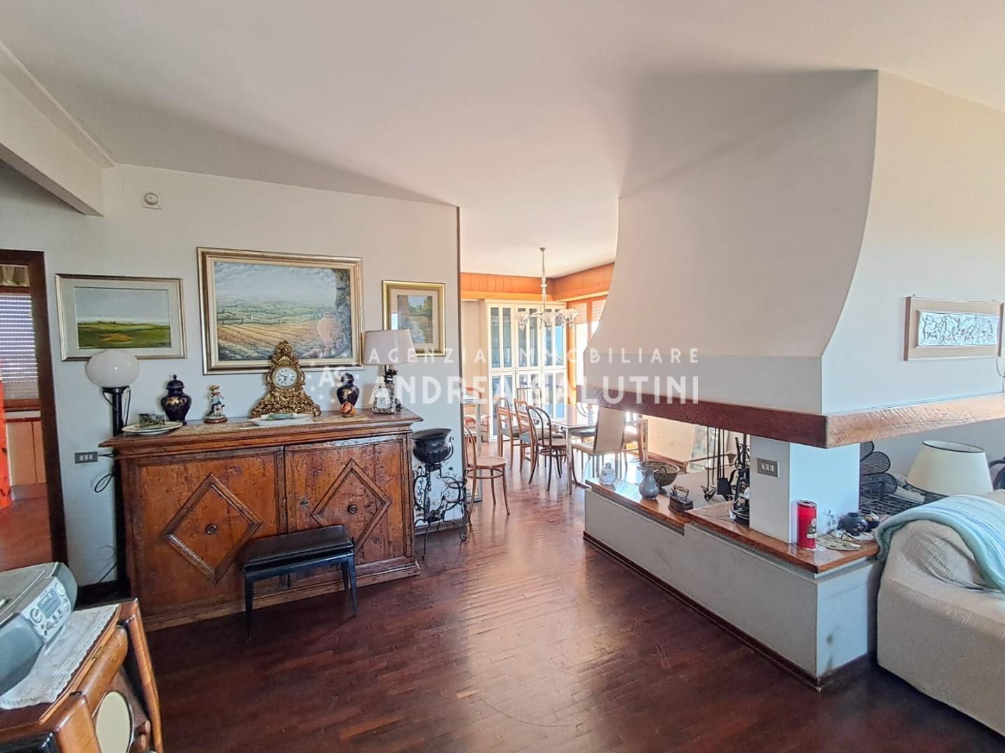 Attico con terrazzo, Pontedera centro