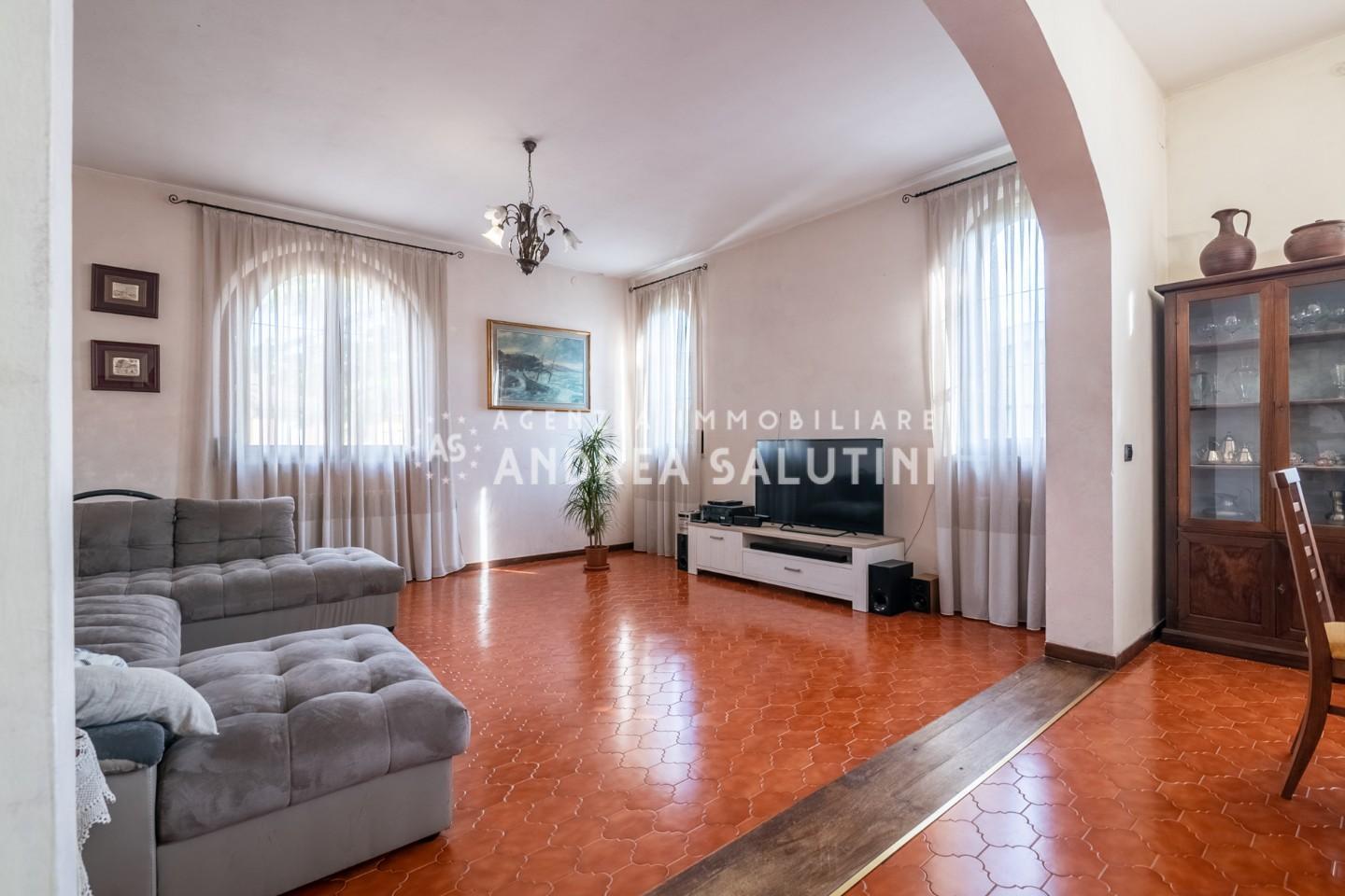 Villa con giardino, Pontedera il chiesino