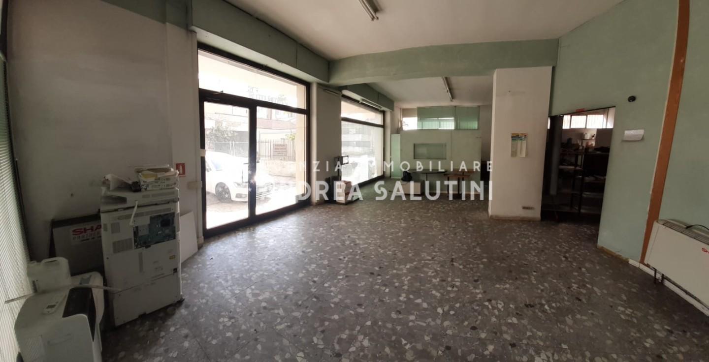 Negozio in vendita a Pontedera