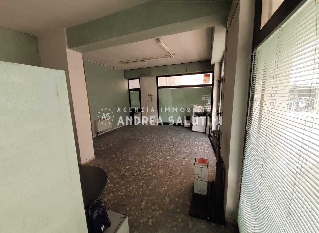 Negozio in vendita a Pontedera