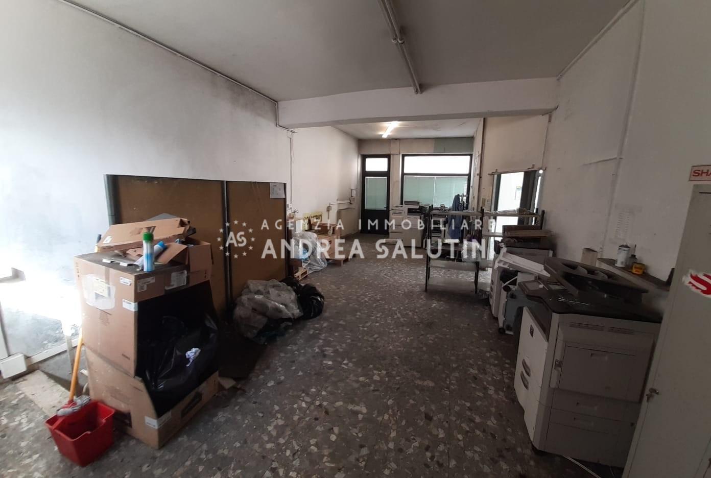 Negozio in vendita a Pontedera