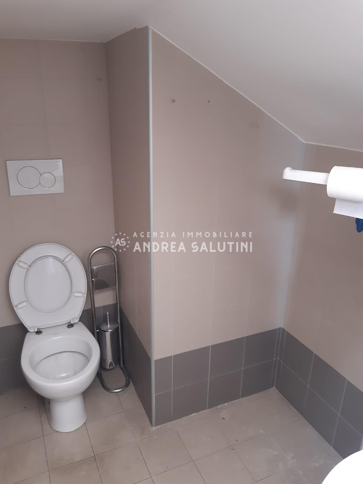 Negozio in vendita a Pontedera