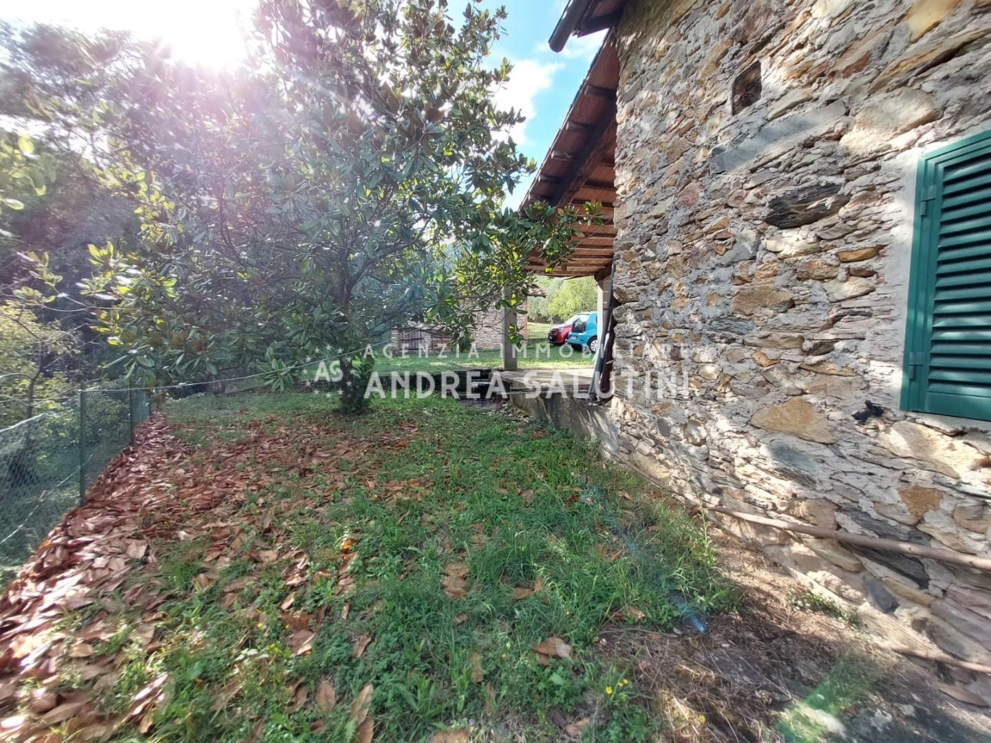 Rustico con giardino a Buti