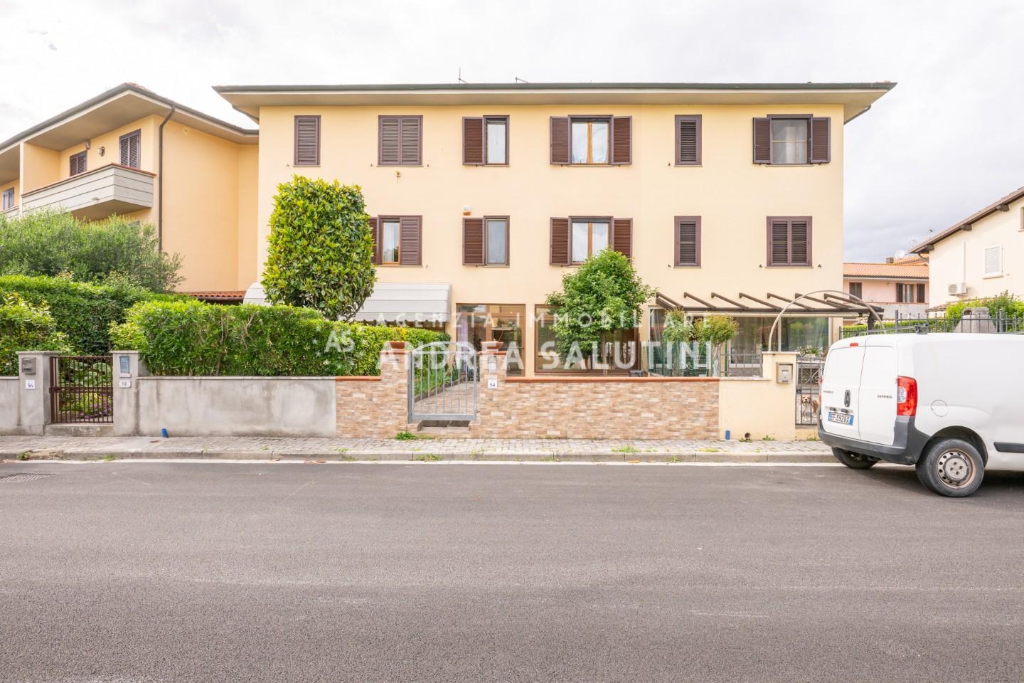 Casa indipendente con terrazzi, Calcinaia fornacette