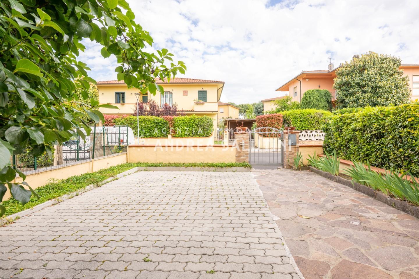 Casa indipendente con terrazzi, Calcinaia fornacette