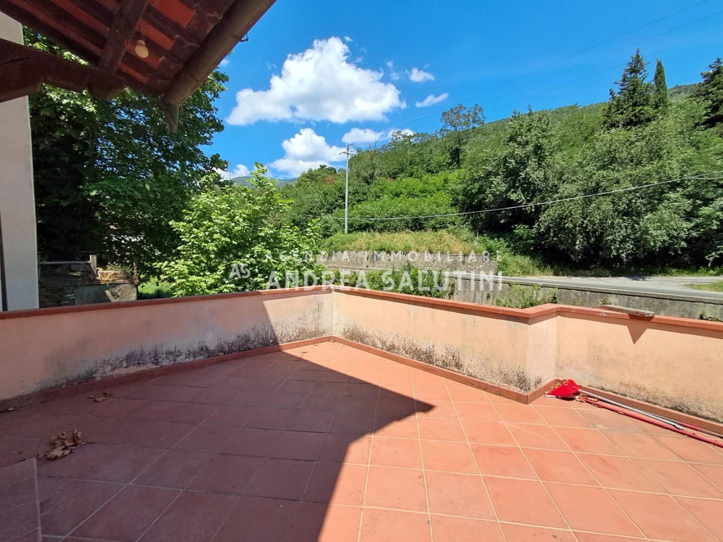 Quadrilocale con terrazzo a Buti