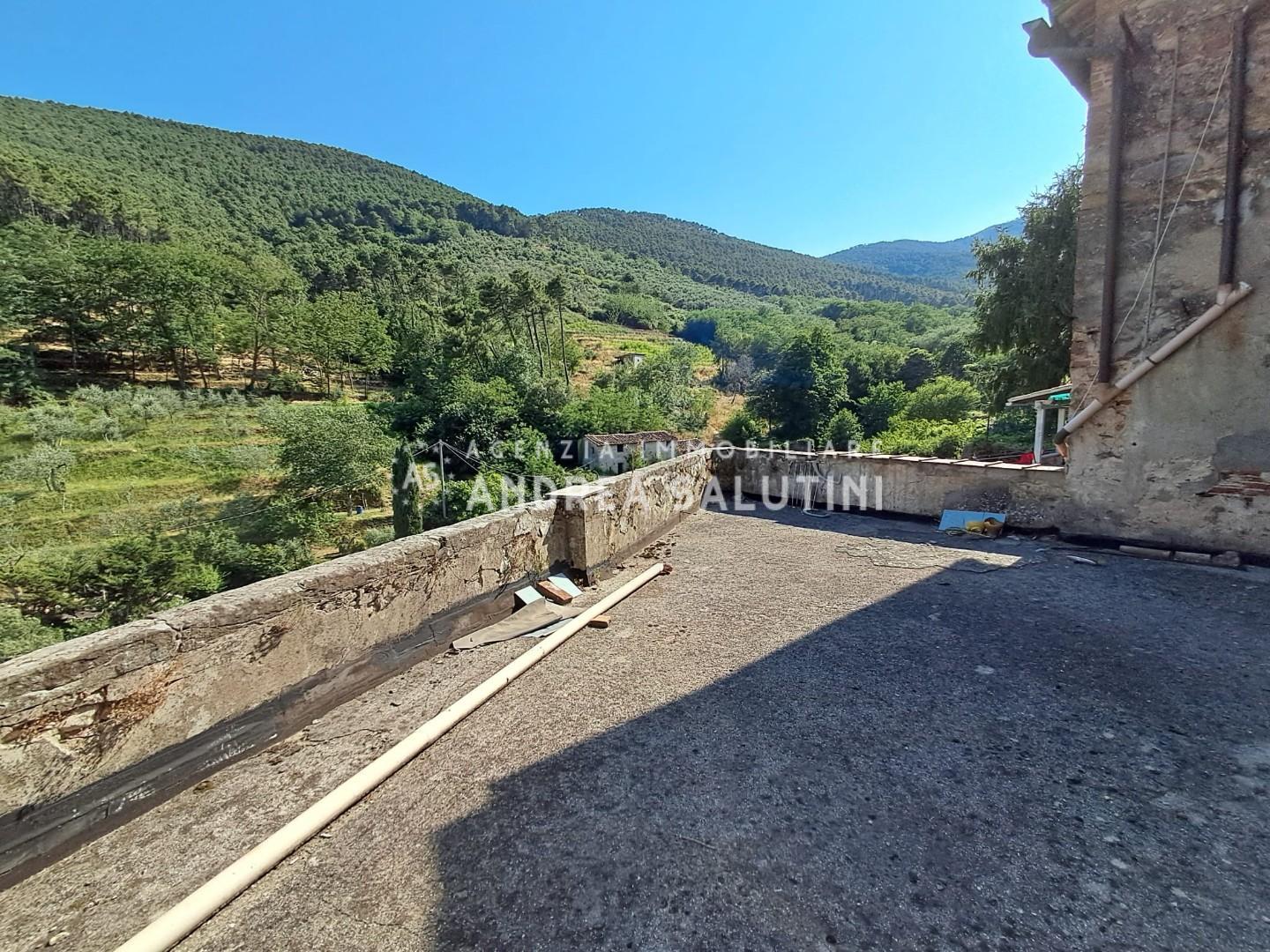 Appartamento con terrazzo a Buti