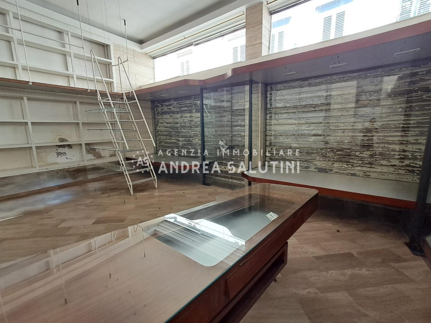 Negozio in vendita a Santa Croce sull'Arno