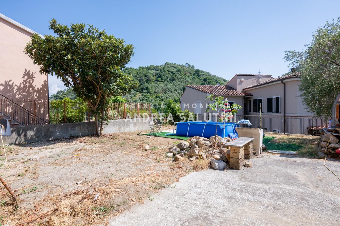 Villa con giardino a Buti