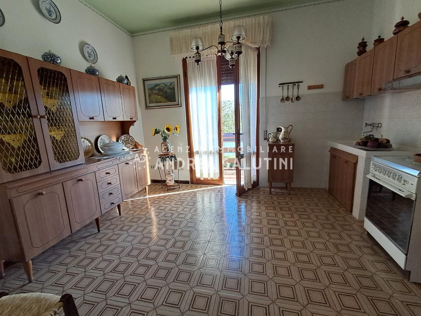 Villa con giardino, Buti cascine