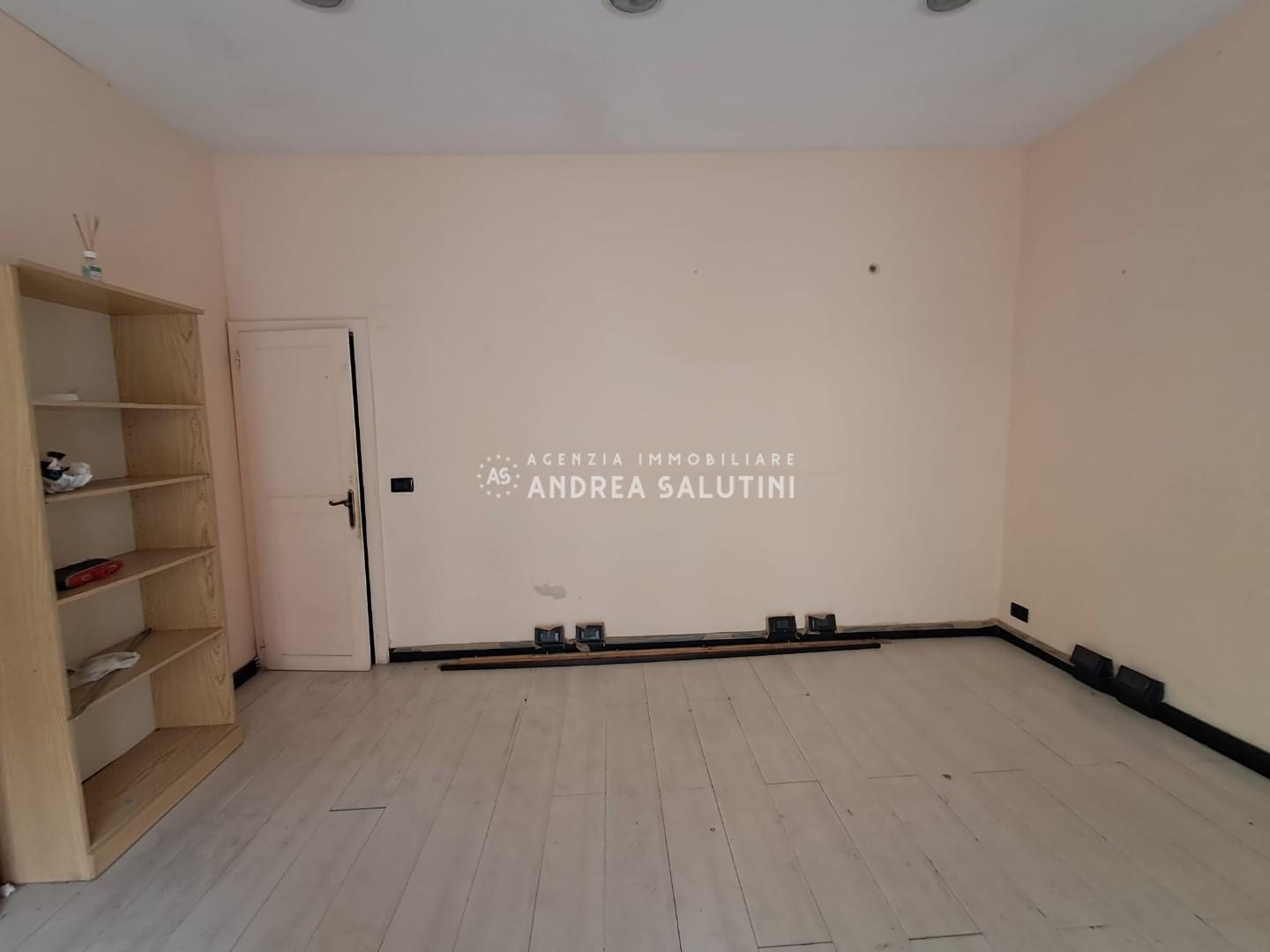 Negozio in affitto, Pontedera centro