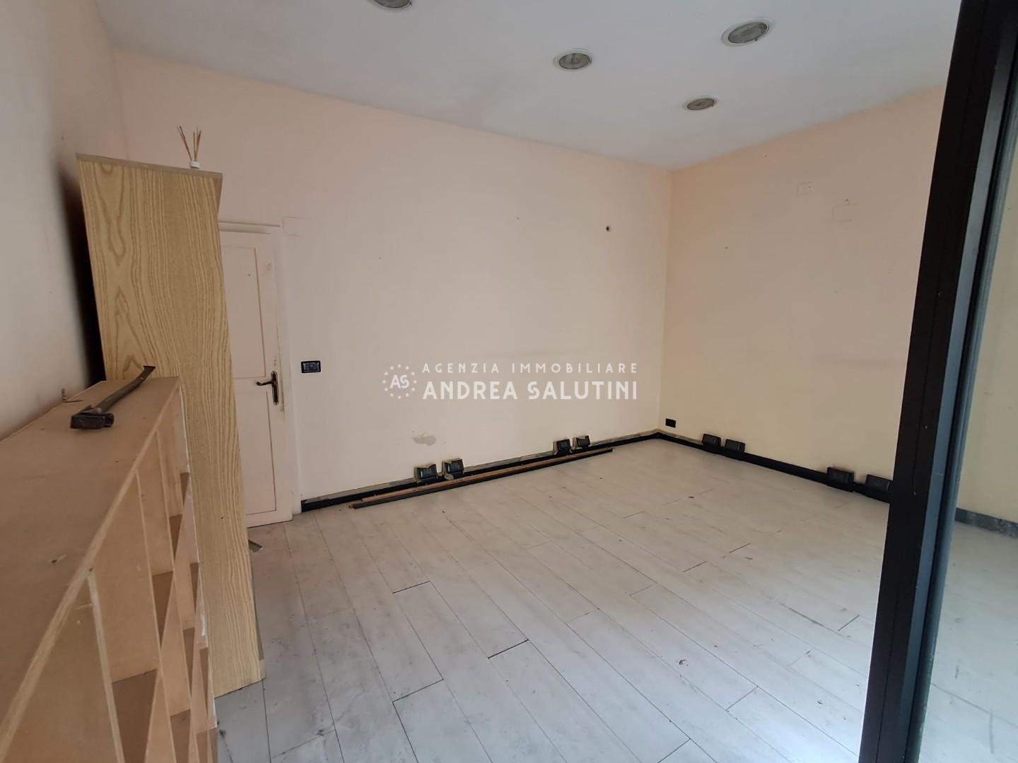 Negozio in affitto, Pontedera centro