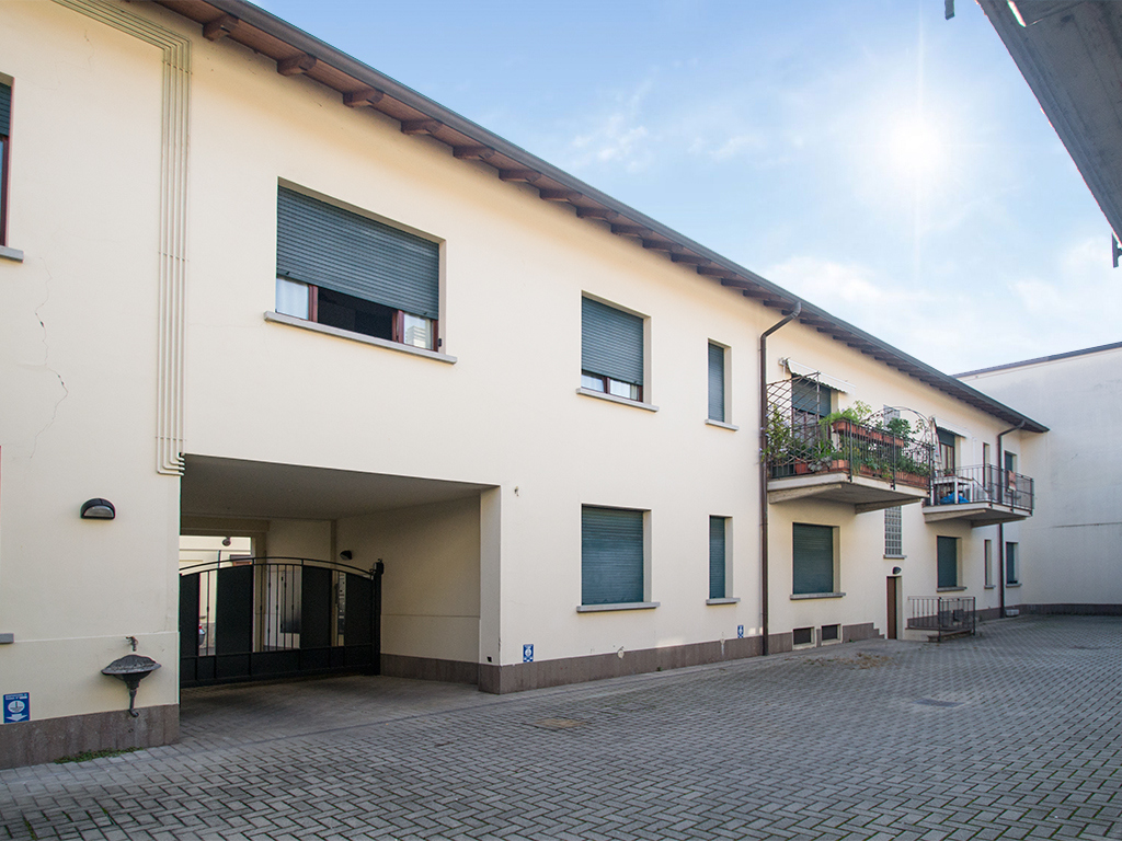 Stabile / Palazzo in vendita a Desio