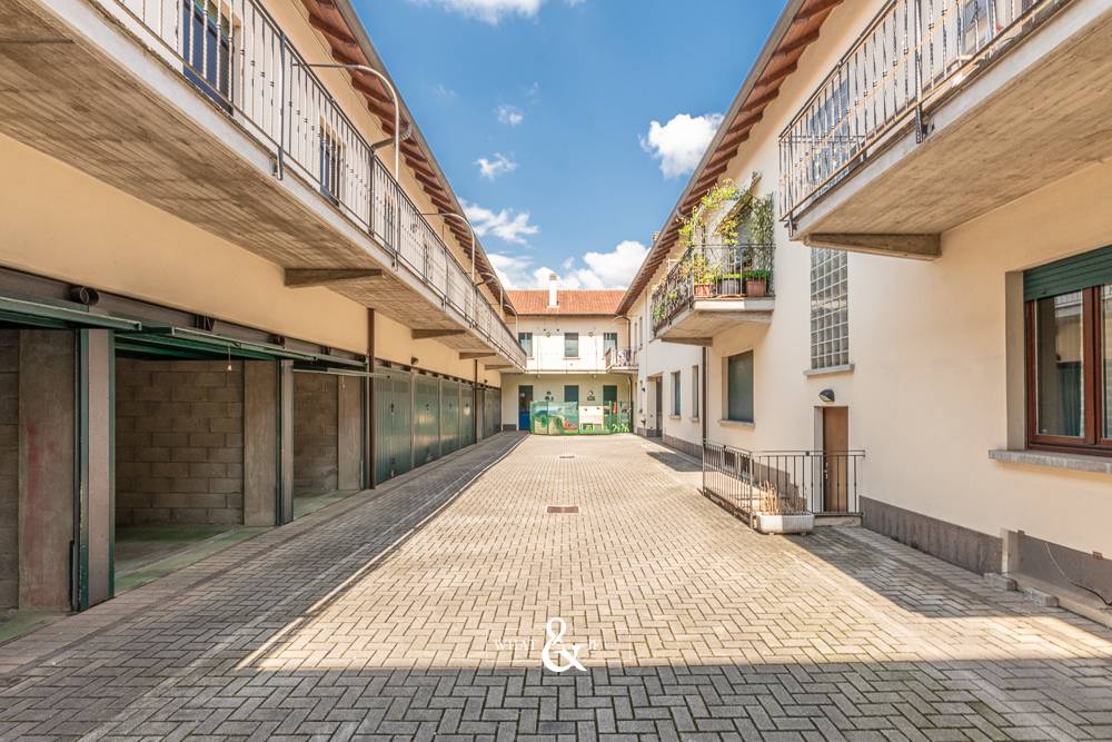 Stabile / Palazzo in vendita a Desio