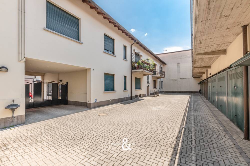 Stabile / Palazzo in vendita a Desio