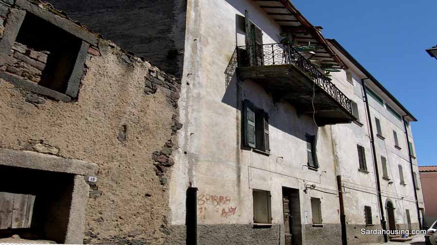 Casa indipendente con giardino in via nazionale, Oschiri