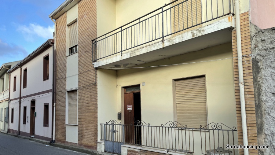 Casa indipendente con giardino in corso fratelli cervi, Solarussa