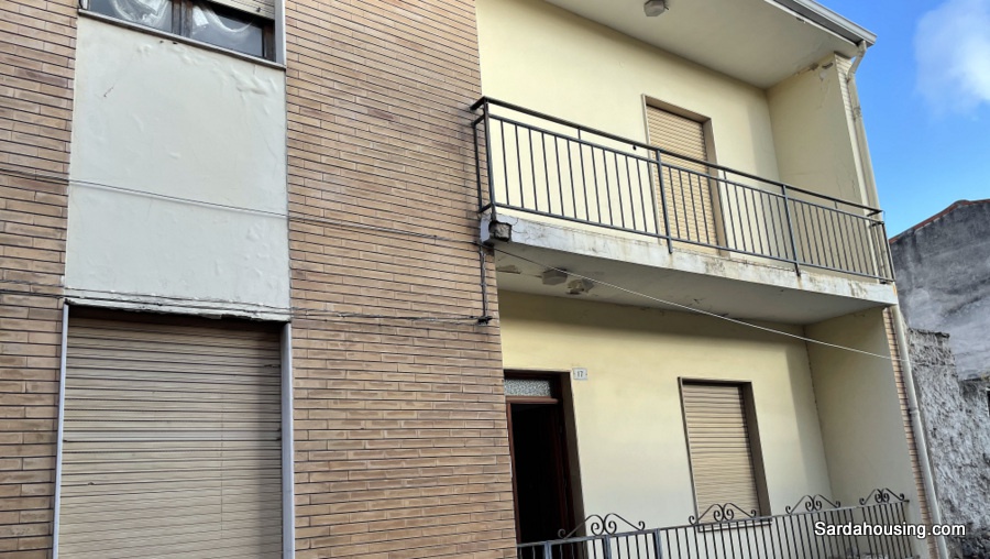 Casa indipendente con giardino in corso fratelli cervi, Solarussa