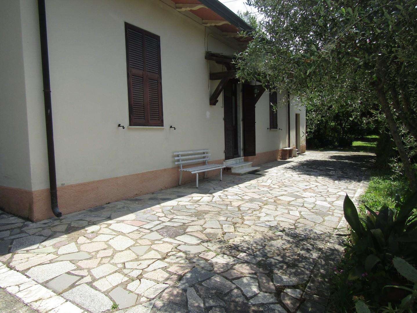 Casa indipendente con giardino, Carrara nazzano