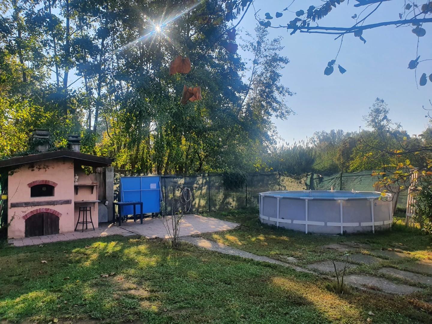 Villa Bifamiliare con giardino, Carrara marina di