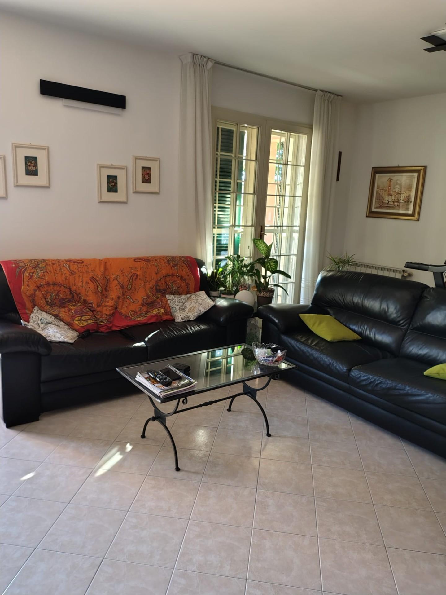 Villa con giardino, Carrara avenza