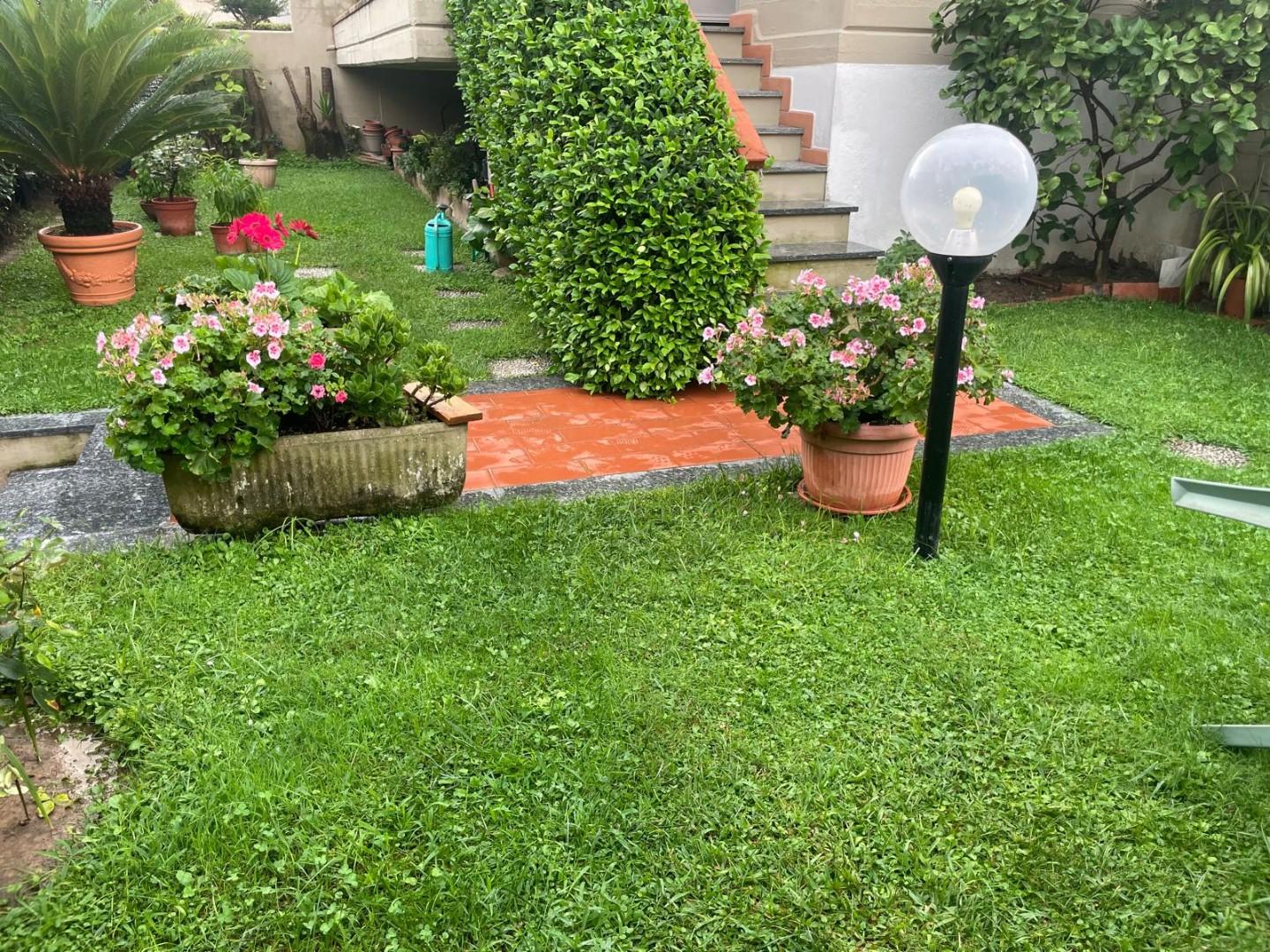 Villa con giardino, Carrara avenza