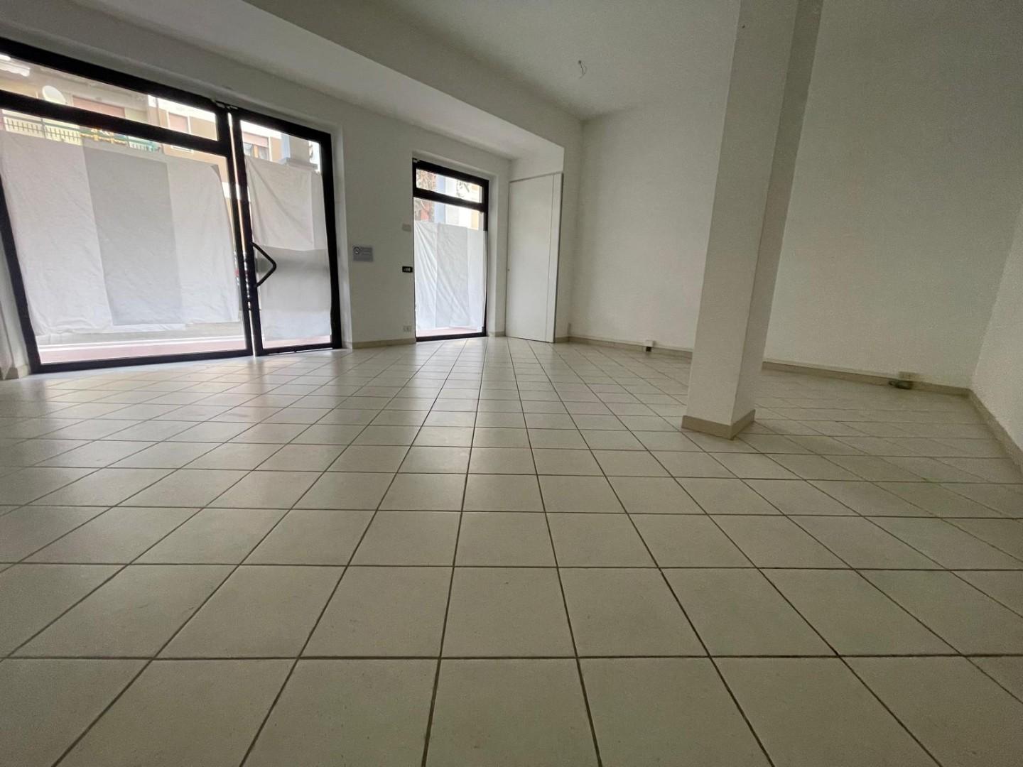 Locale commerciale in vendita, Carrara marina di