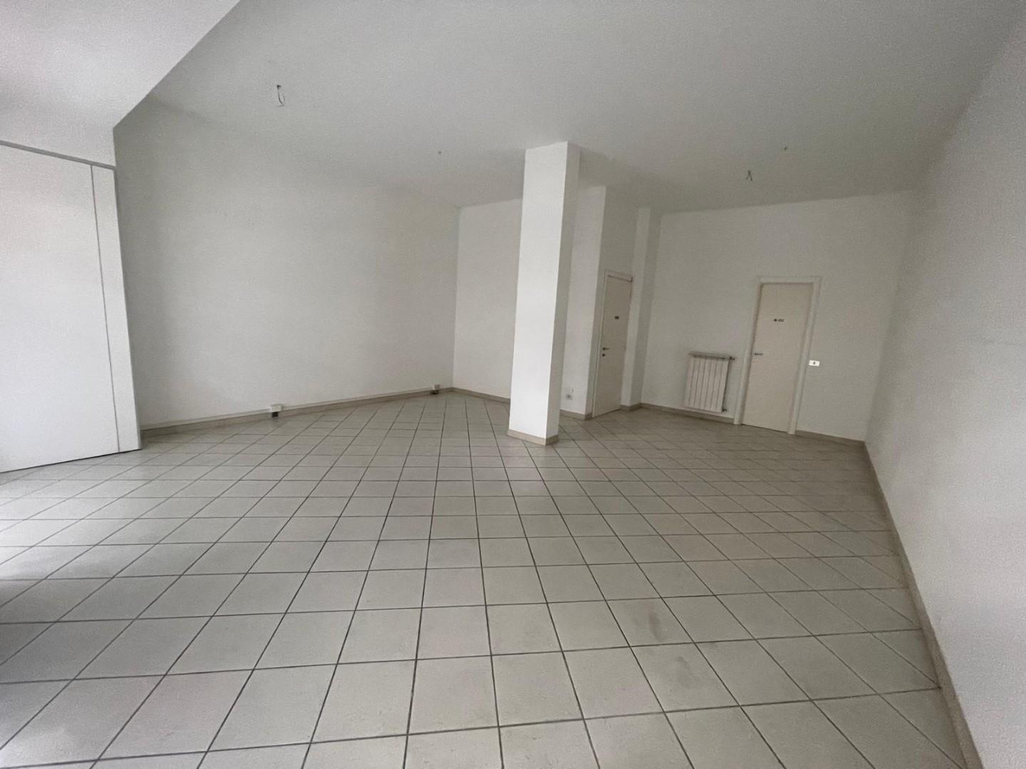 Locale commerciale in vendita, Carrara marina di