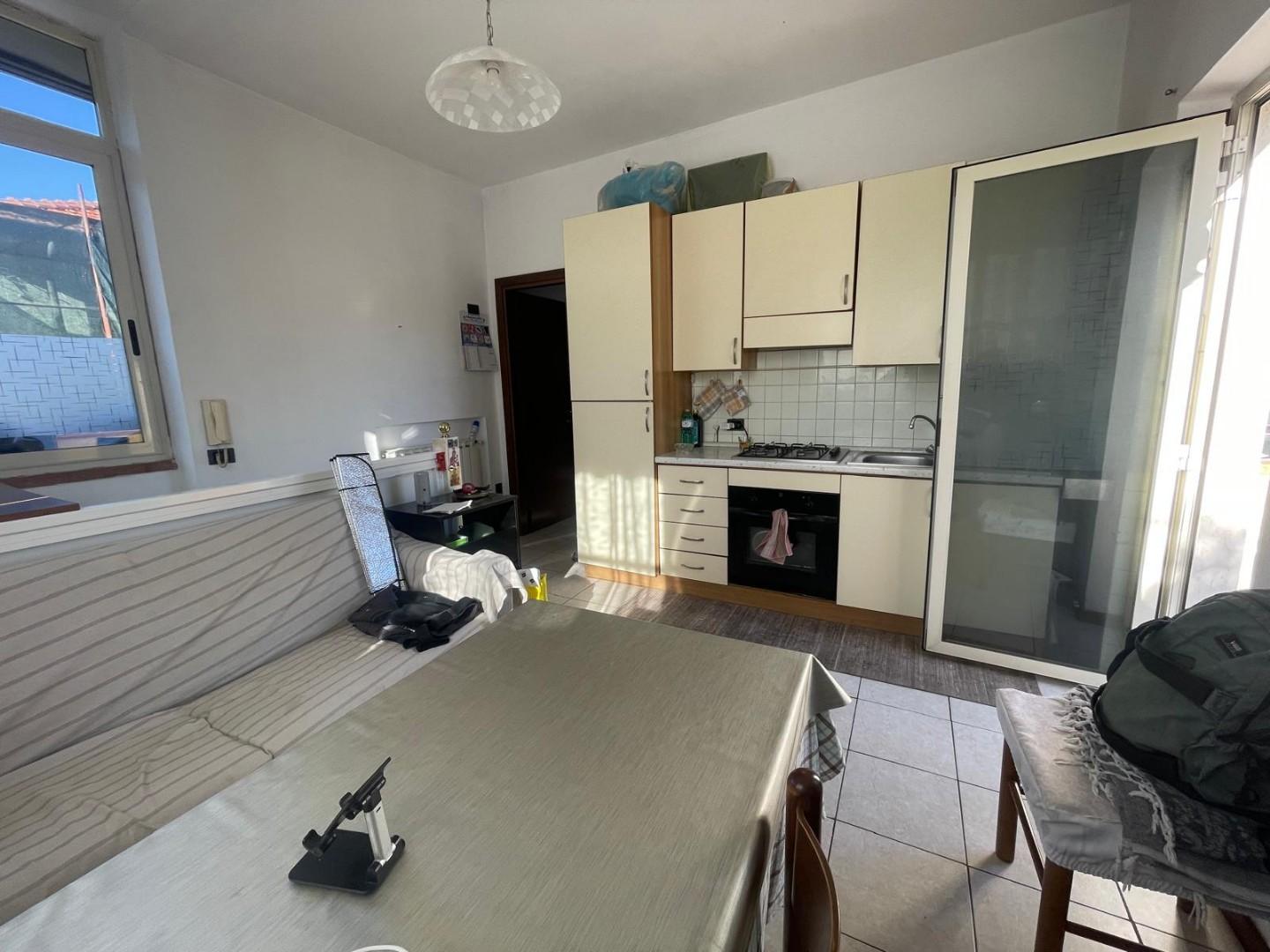 Trilocale ristrutturato, Carrara marina di