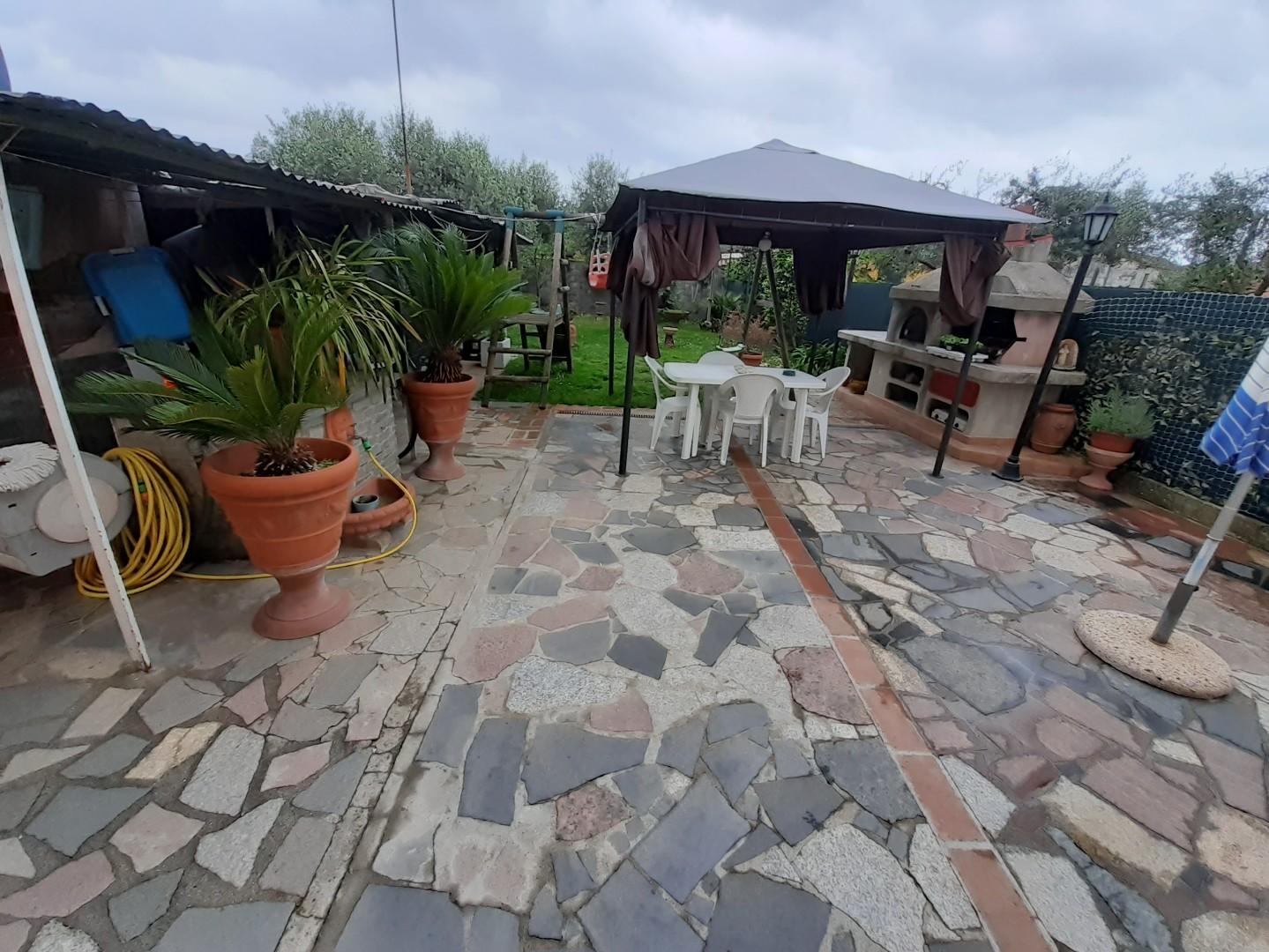 Casa indipendente con giardino a Ortonovo