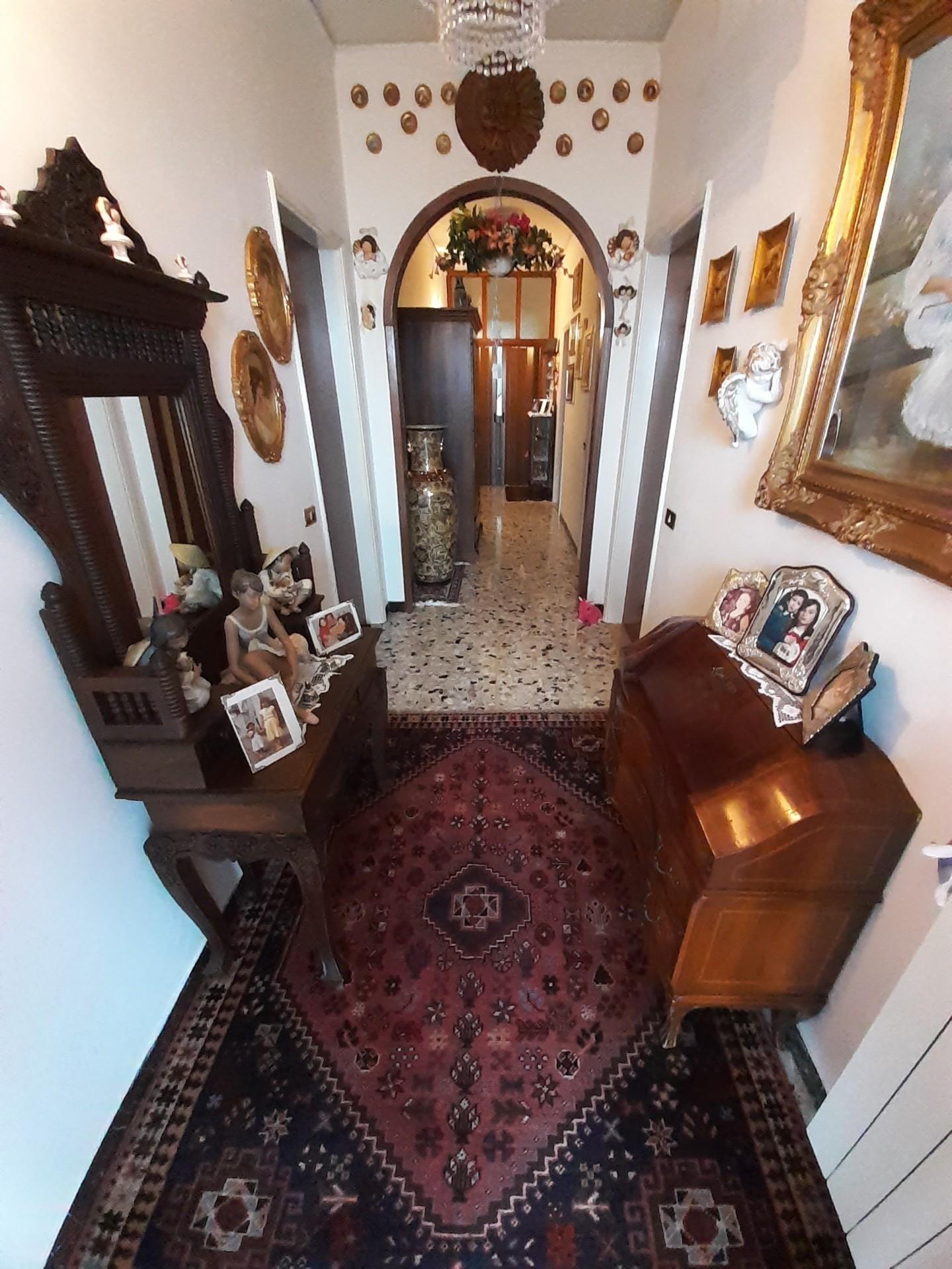 Casa indipendente con giardino a Ortonovo