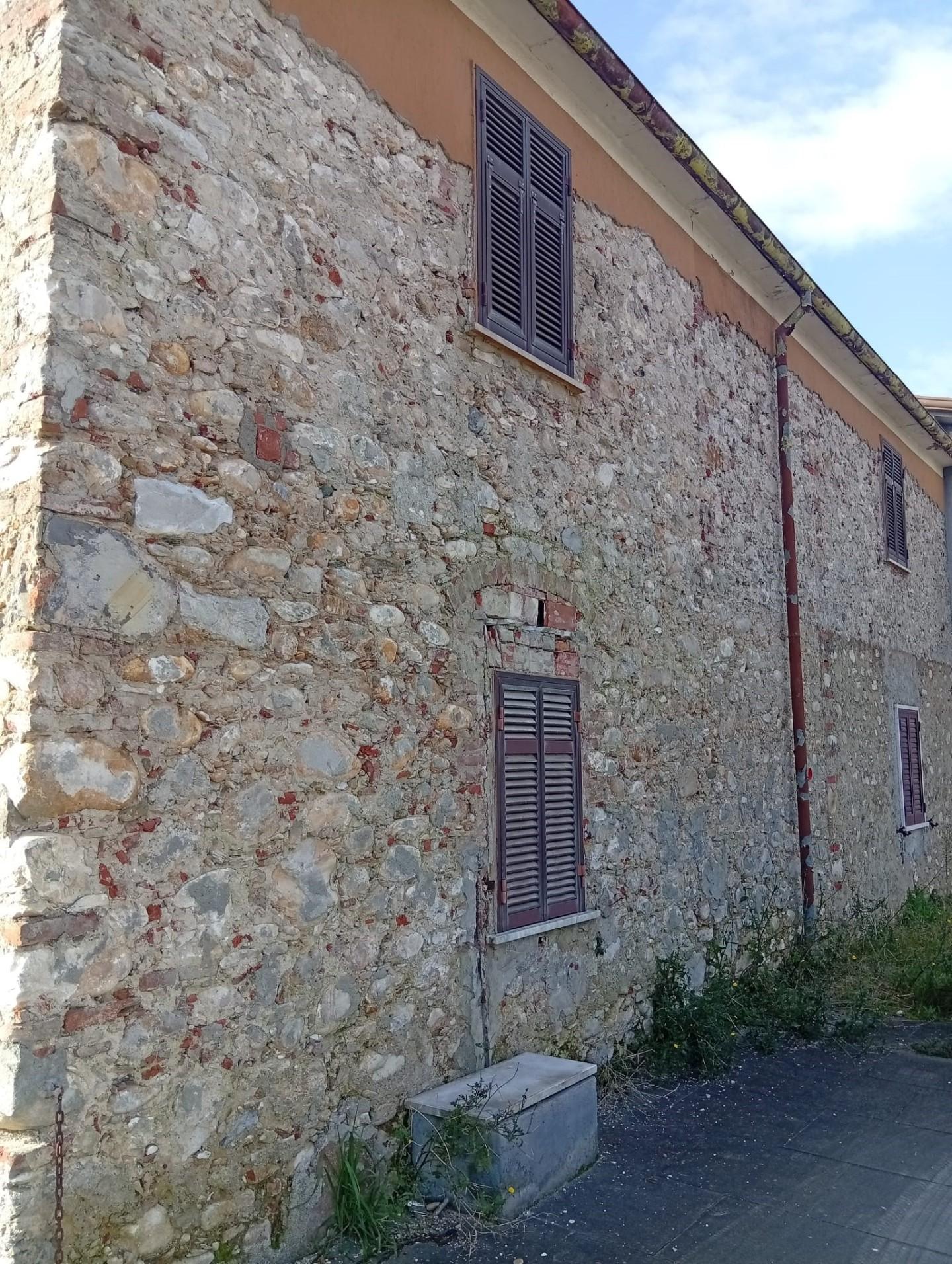 Casa indipendente con giardino, Carrara avenza