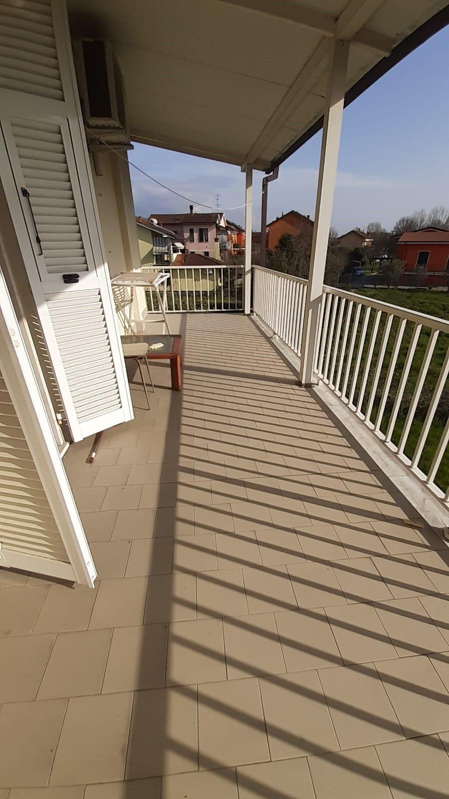 Villa Bifamiliare con giardino, Bolano carpena