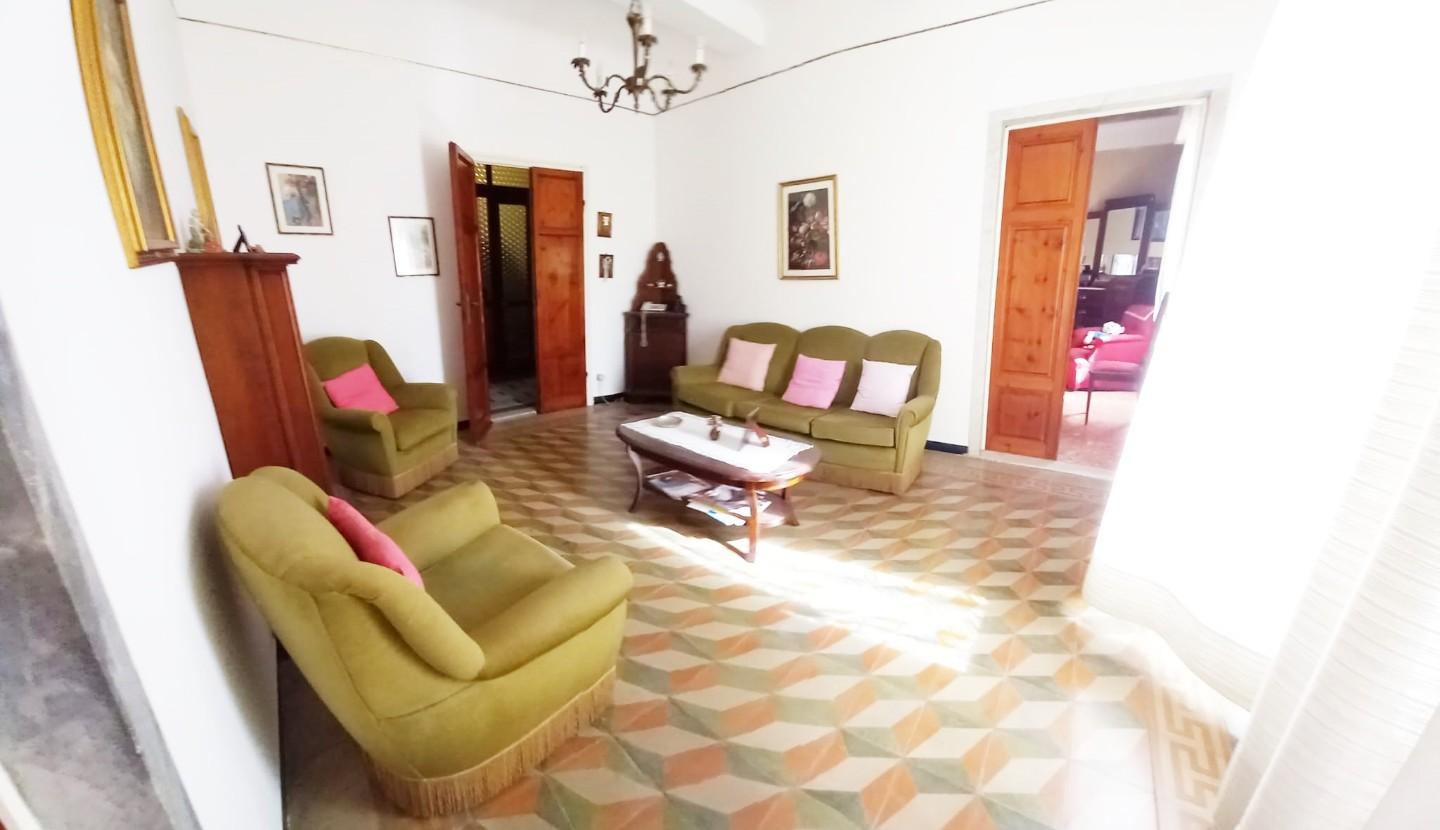 Casa indipendente con giardino, Carrara codena
