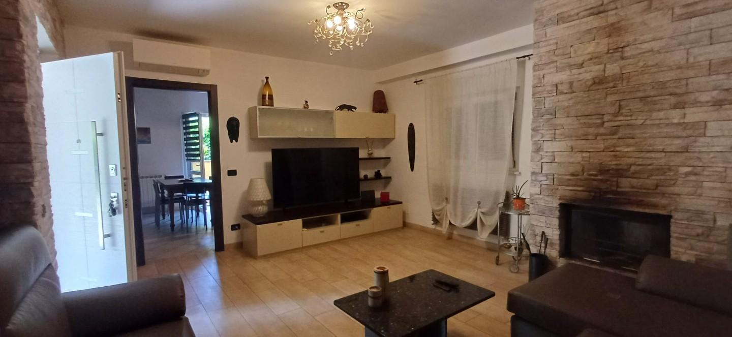 Villa con giardino, Carrara battilana