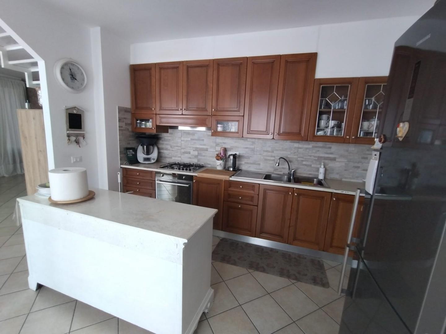 Villa Bifamiliare con giardino, Carrara fossone
