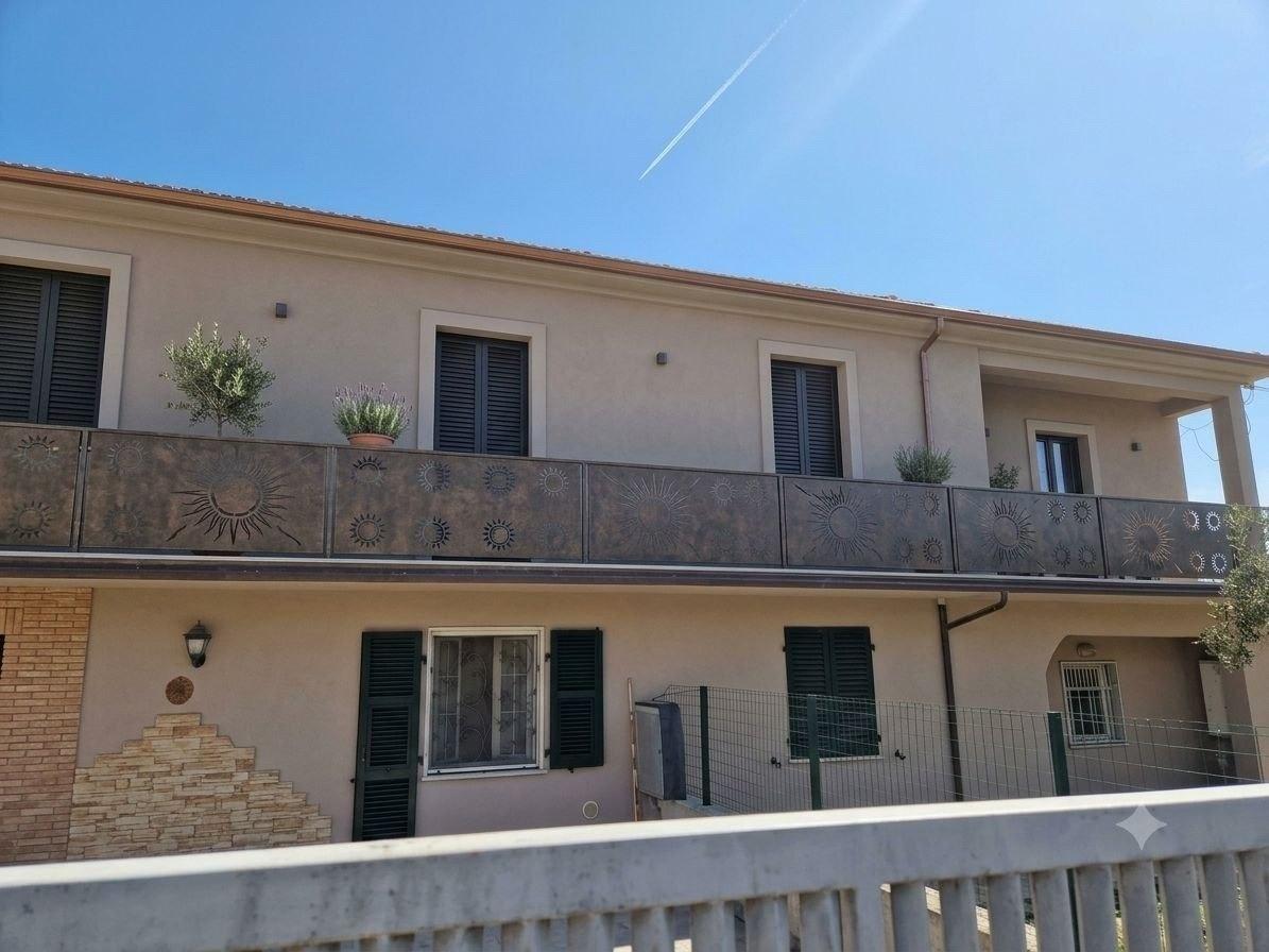 Casa indipendente con giardino, Carrara marina di