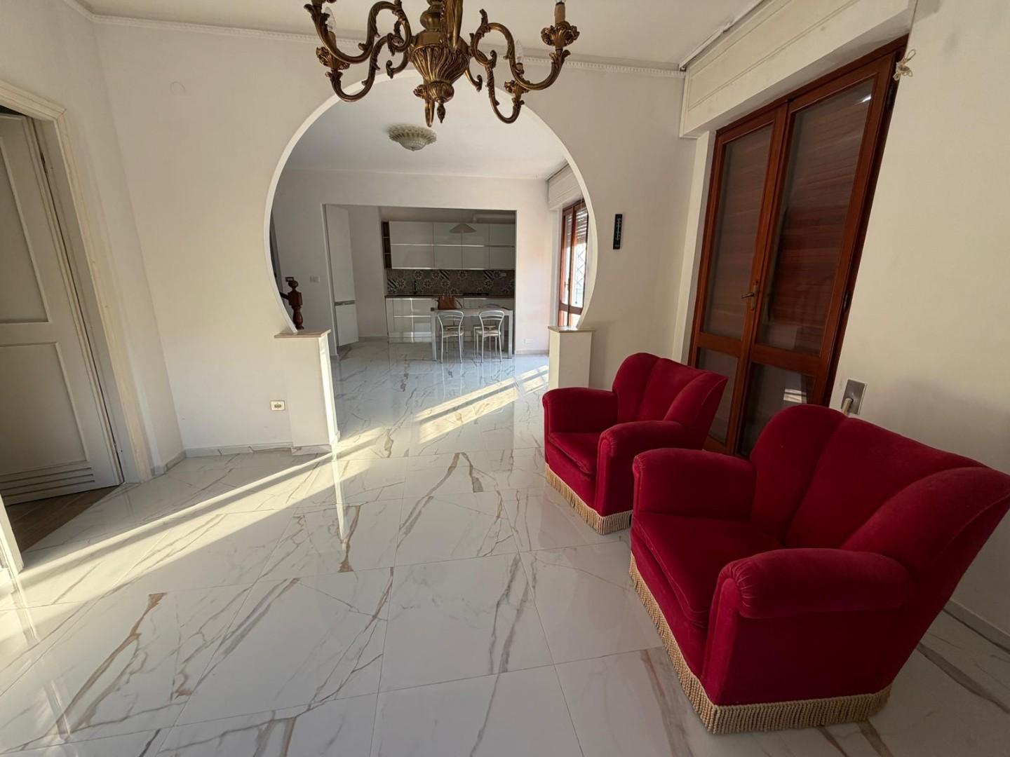 Attico con terrazzi, Carrara zona stadio